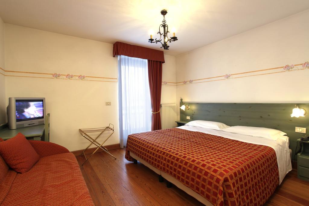 Hotel Locatori