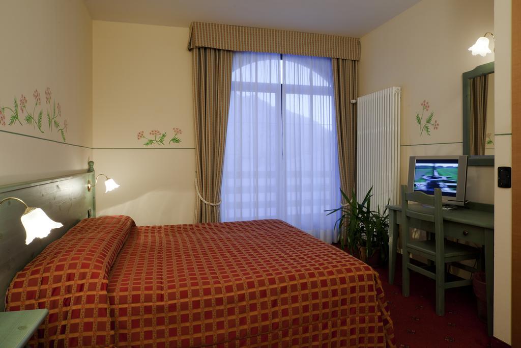 Locatori Hotel 3*